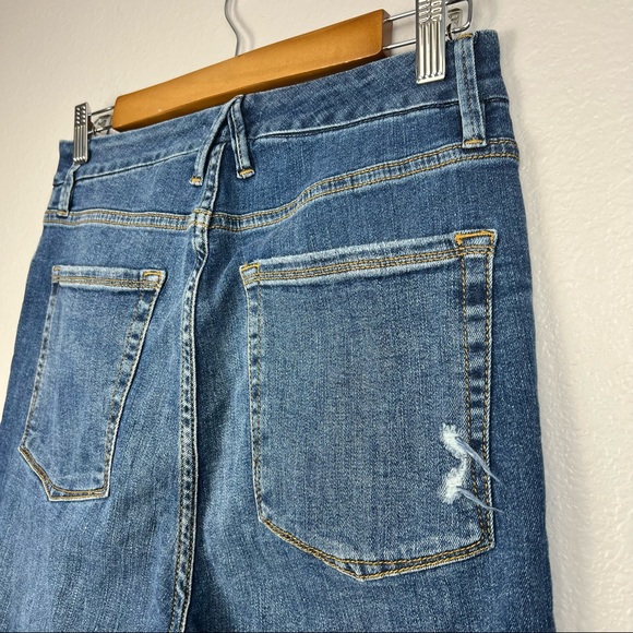 Good American Good Waist Distressed Crop - 12/31 - Picture 6 of 11